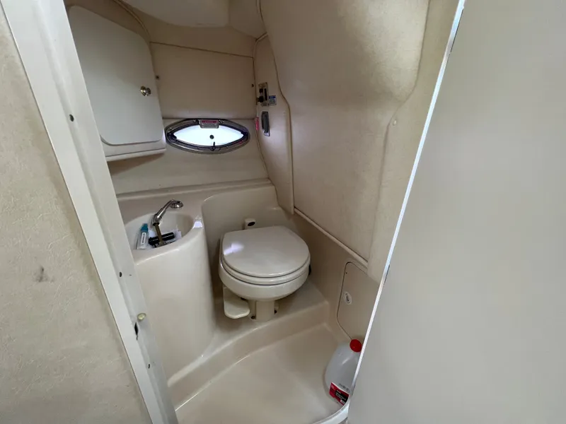 Slide: The Image of Sea Ray 290 Sun Sport 2004 - 19