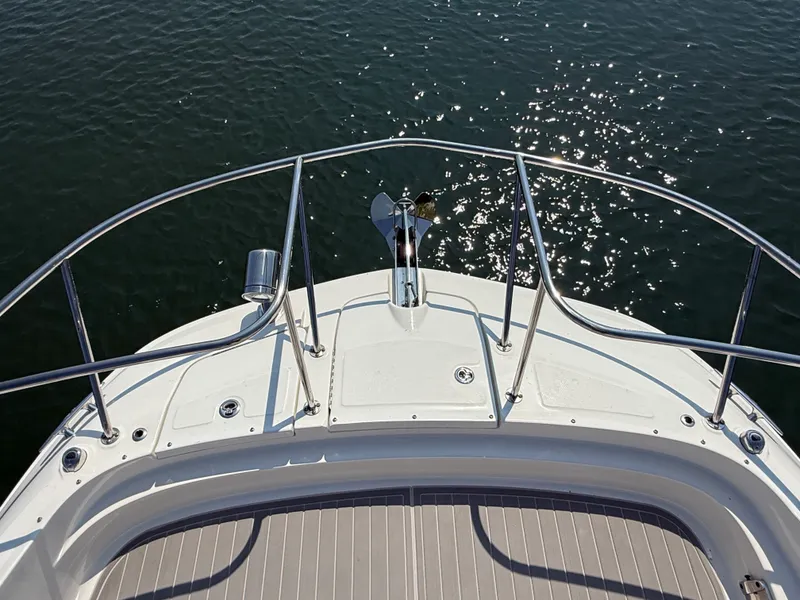 Slide: The Image of Sea Ray Sundancer 320 Outboard 2025 - 34