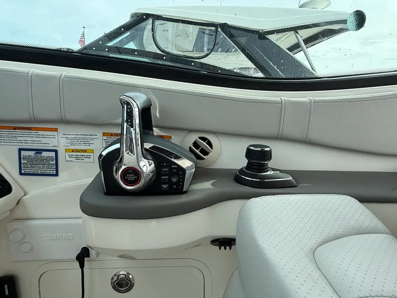 Slide: The Image of Sea Ray Sundancer 320 Outboard 2025 - 19