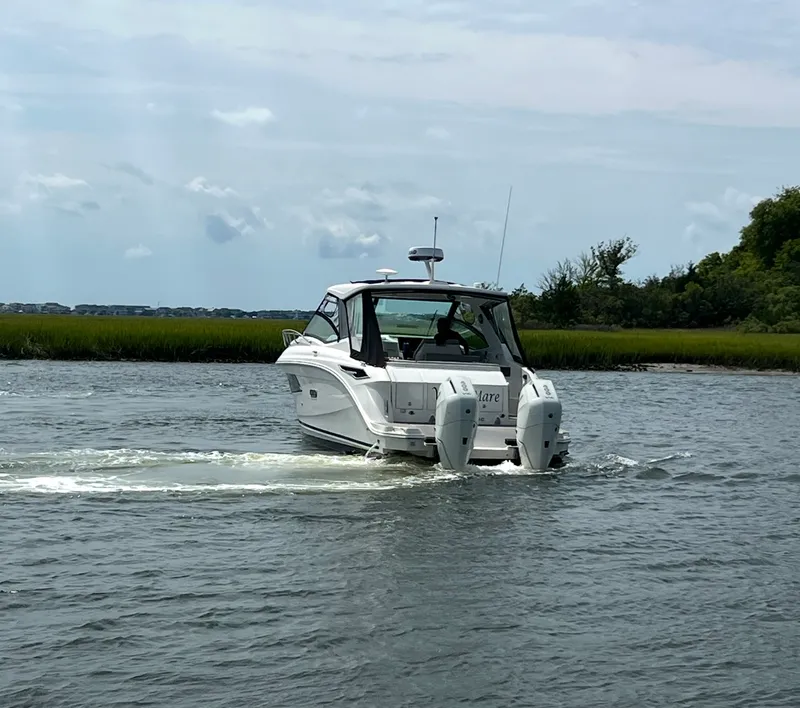 Slide: The Image of Sea Ray Sundancer 320 Outboard 2025 - 3