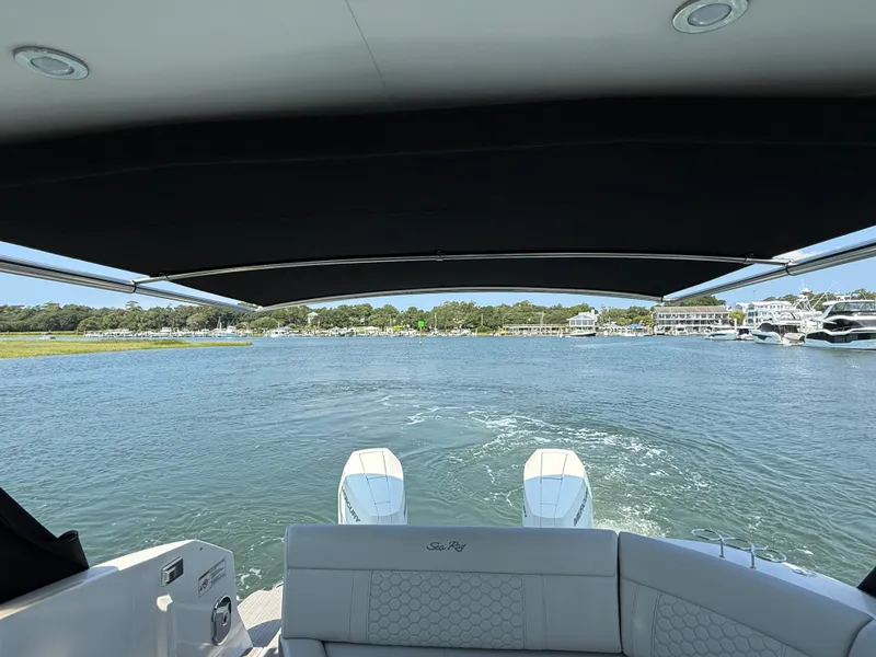 Slide: The Image of Sea Ray Sundancer 320 Outboard 2025 - 6