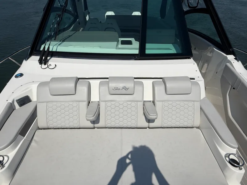 Slide: The Image of Sea Ray Sundancer 320 Outboard 2025 - 30