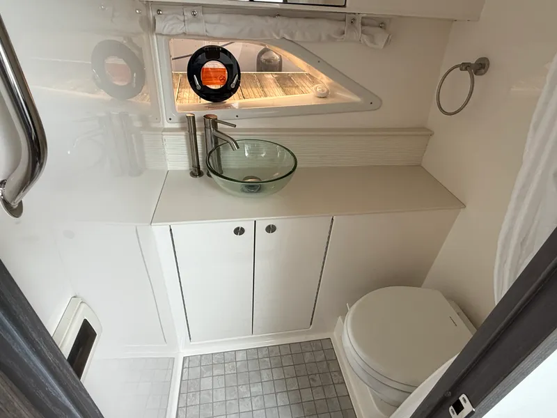 Slide: The Image of Sea Ray Sundancer 320 Outboard 2025 - 12