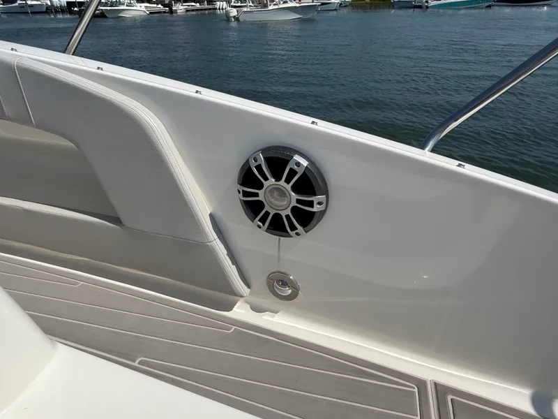 Slide: The Image of Sea Ray Sundancer 320 Outboard 2025 - 24