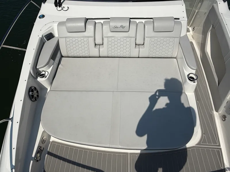 Slide: The Image of Sea Ray Sundancer 320 Outboard 2025 - 31