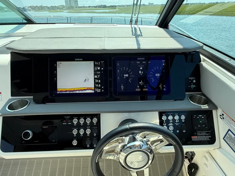 Slide: The Image of Sea Ray Sundancer 320 Outboard 2025 - 18