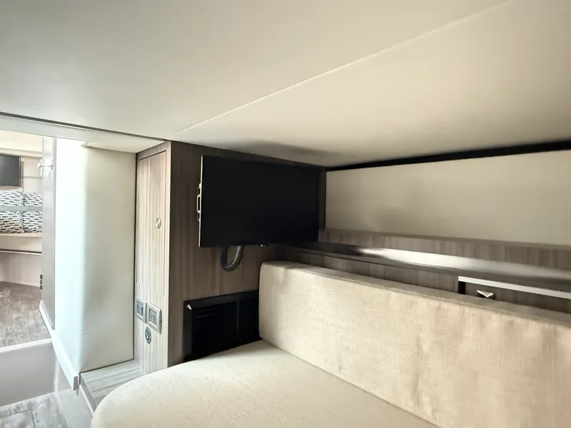 Slide: The Image of Sea Ray Sundancer 320 Outboard 2025 - 15