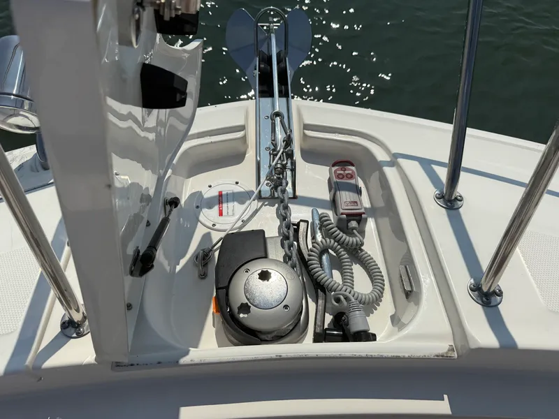 Slide: The Image of Sea Ray Sundancer 320 Outboard 2025 - 33