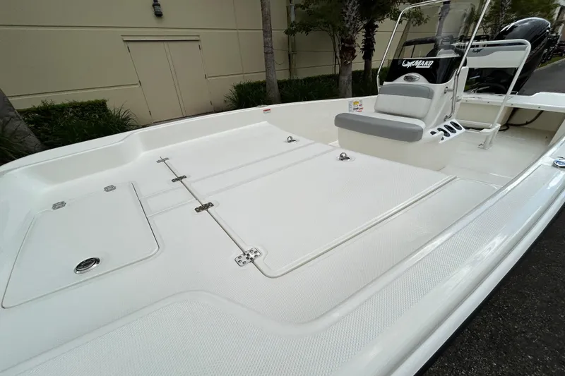 Slide: The Image of 2026 Mako Pro Skiff 17 CC boat with spacious deck and center console. - 3