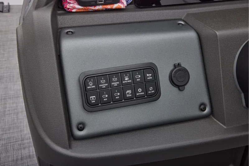 Slide: The Image of Sun Tracker Sportfish 24 XP3 2026 - 55