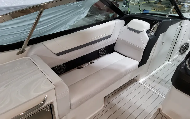 Slide: The Image of 2026 Formula 360 Crossover Bowrider 12 - 12