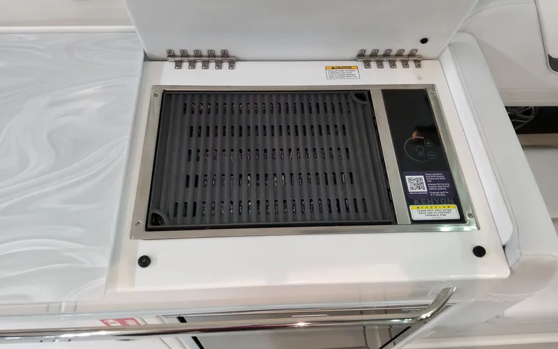 Slide: The Image of 2026 Formula 360 Crossover Bowrider 17 - 17