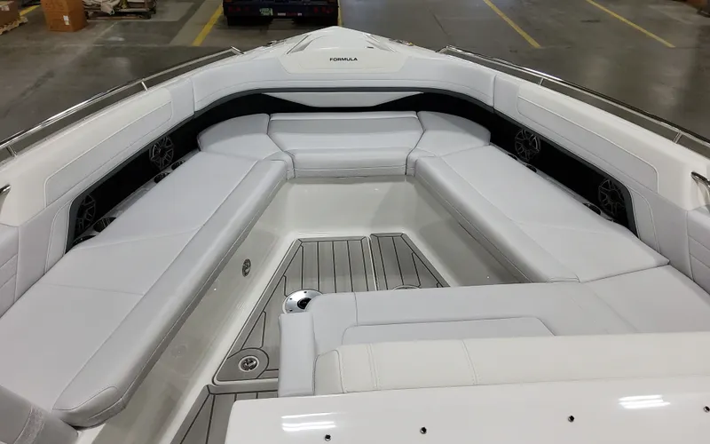 Slide: The Image of 2026 Formula 360 Crossover Bowrider 18 - 18