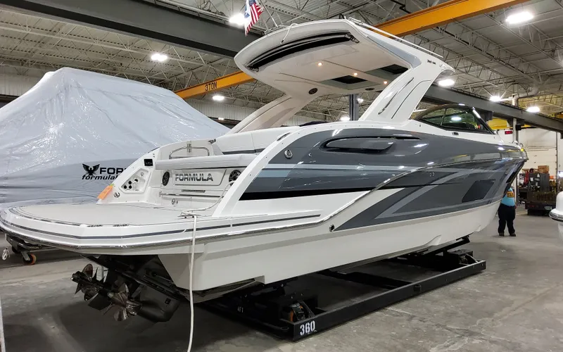 Slide: The Image of 2026 Formula 360 Crossover Bowrider 2 - 2