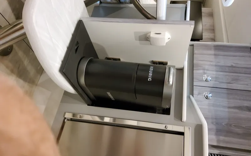 Slide: The Image of 2026 Formula 360 Crossover Bowrider 25 - 25