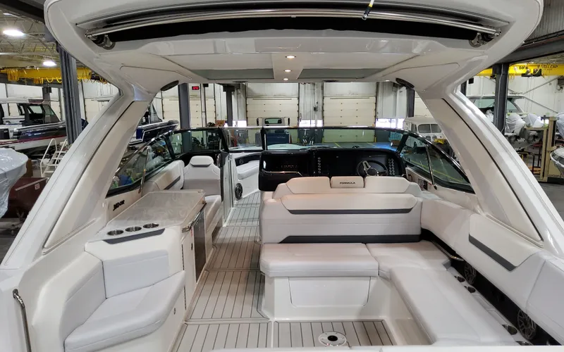 Slide: The Image of 2026 Formula 360 Crossover Bowrider 32 - 32