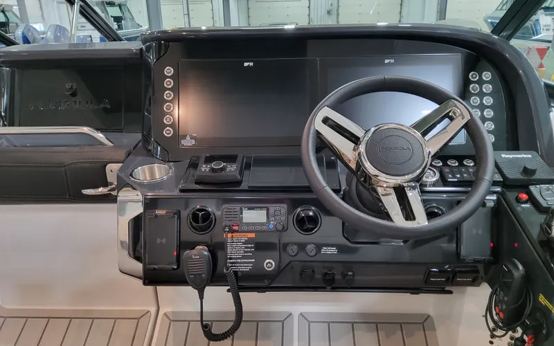 Slide: The Image of 2026 Formula 360 Crossover Bowrider 36 - 36