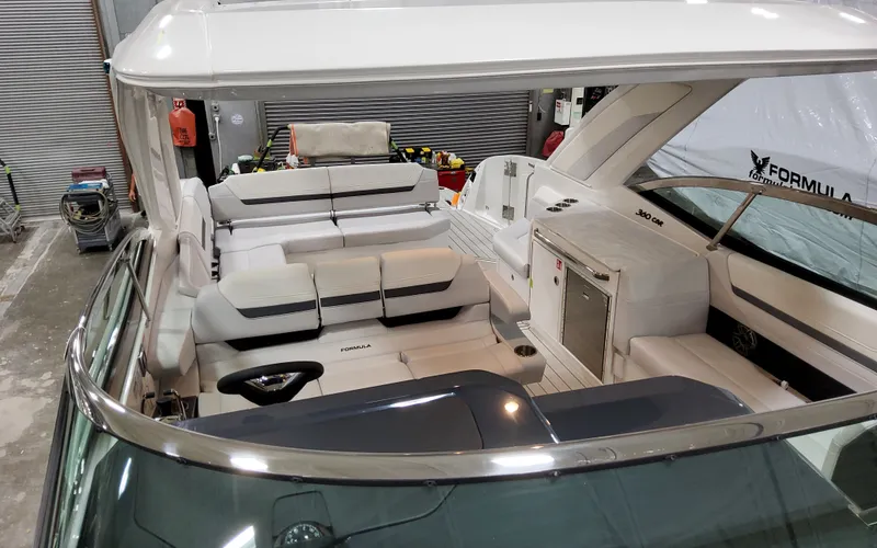 Slide: The Image of 2026 Formula 360 Crossover Bowrider 37 - 37