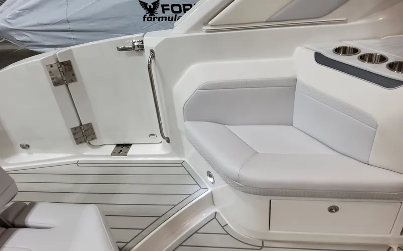 Slide: The Image of 2026 Formula 360 Crossover Bowrider 42 - 42