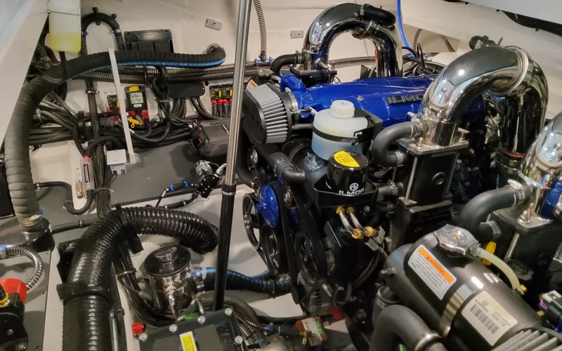 Slide: The Image of 2026 Formula 360 Crossover Bowrider 8 - 8