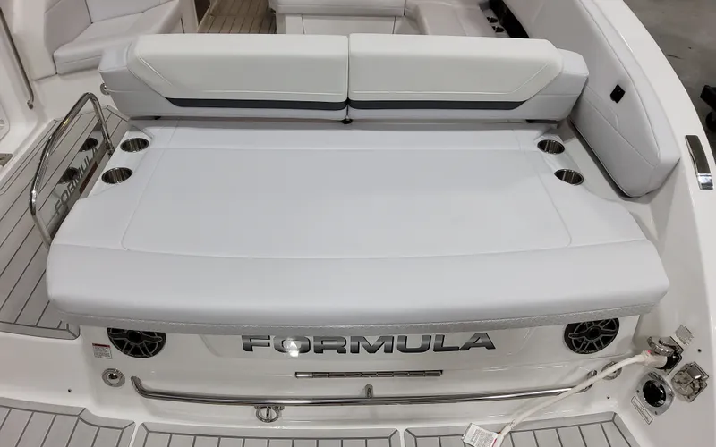 Slide: The Image of 2026 Formula 360 Crossover Bowrider 9 - 9