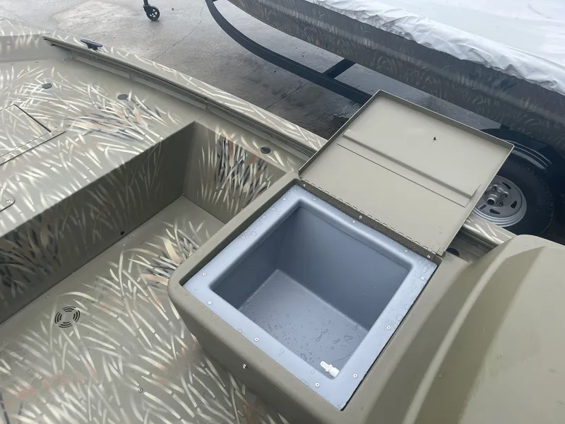 Slide: The Image of White River Grizzly 1648 MVX Jon 2024 - 8