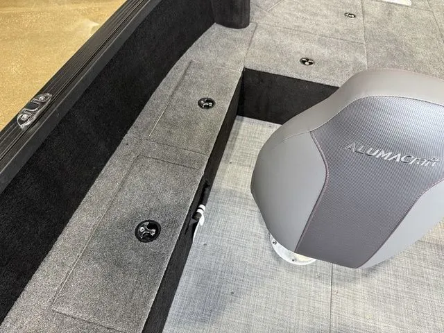 Slide: The Image of Alumacraft Competitor 195X Tiller 2026 - 24