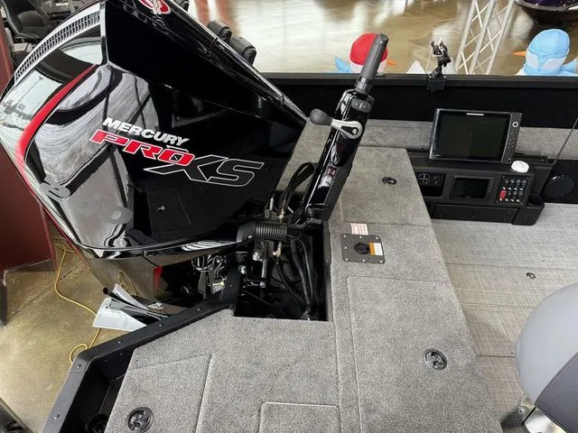 Slide: The Image of Alumacraft Competitor 195X Tiller 2026 - 6