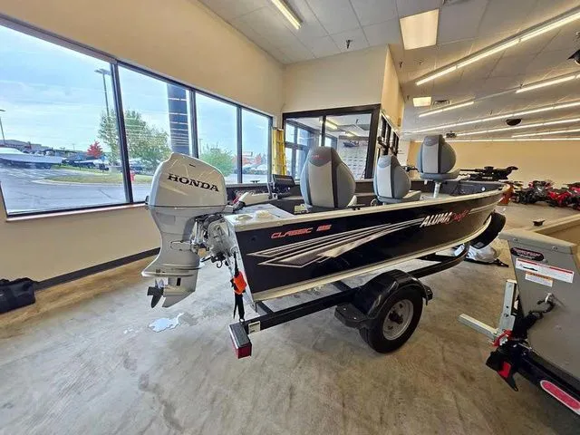 Slide: The Image of Alumacraft Classic 165 2019 - 3