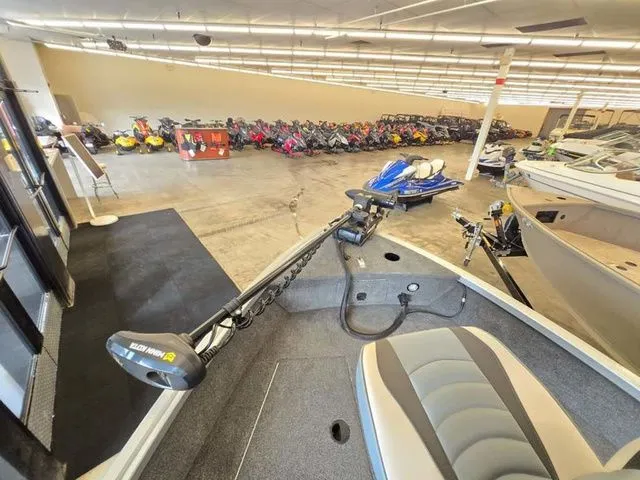 Slide: The Image of Alumacraft Classic 165 2019 - 7