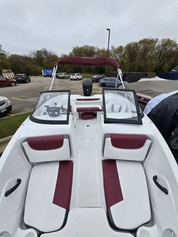 Slide: The Image of Tahoe 185 S 2023 - 5