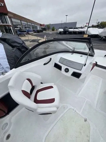 Slide: The Image of Tahoe 185 S 2023 - 8