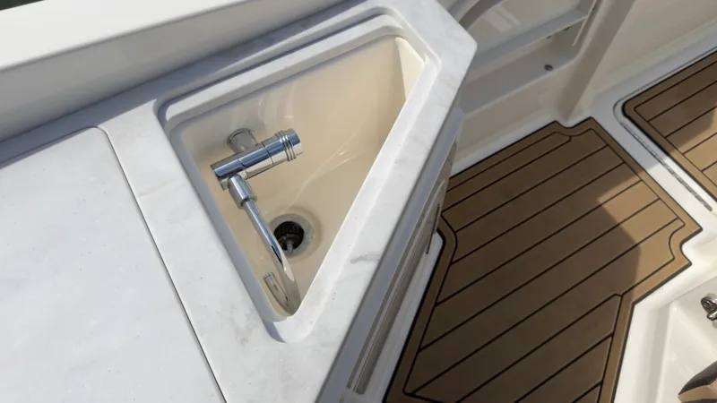 Slide: The Image of Sea Ray 290 SDX OUTBOARD 2022 - 56