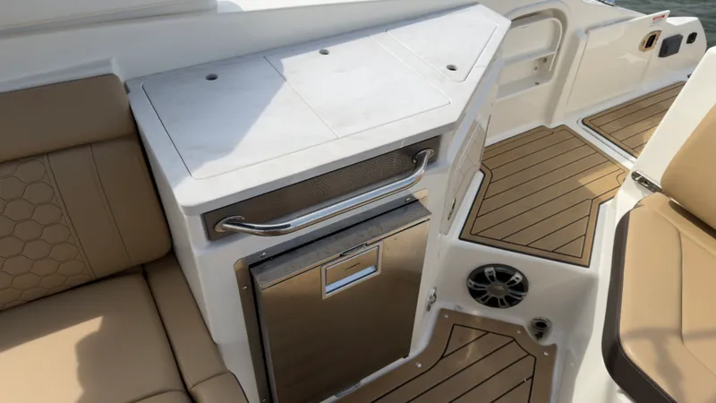 Slide: The Image of Sea Ray 290 SDX OUTBOARD 2022 - 54