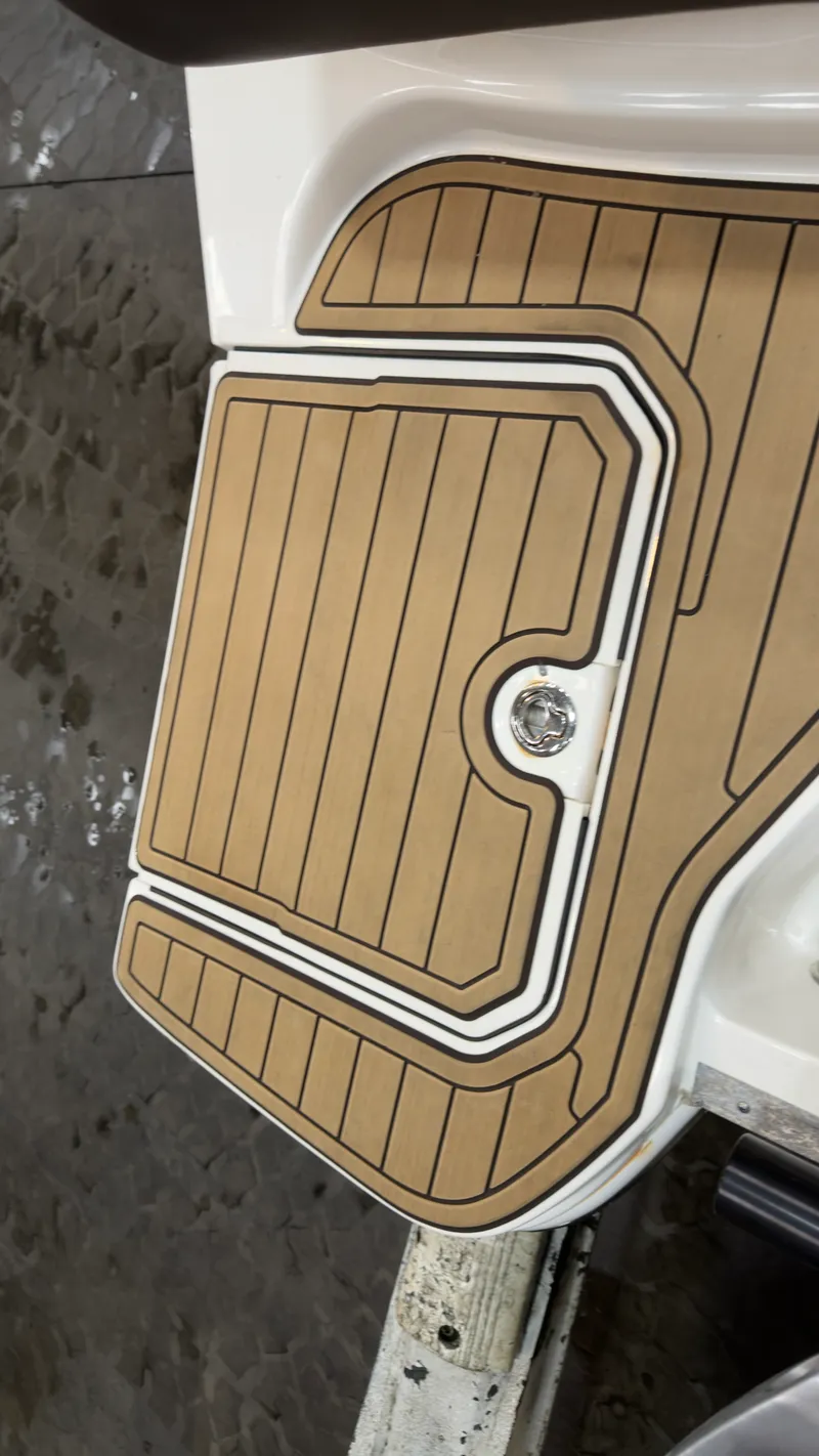 Slide: The Image of Sea Ray 290 SDX OUTBOARD 2022 - 37