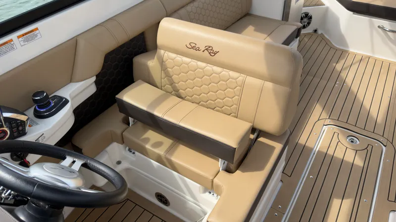 Slide: The Image of Sea Ray 290 SDX OUTBOARD 2022 - 35