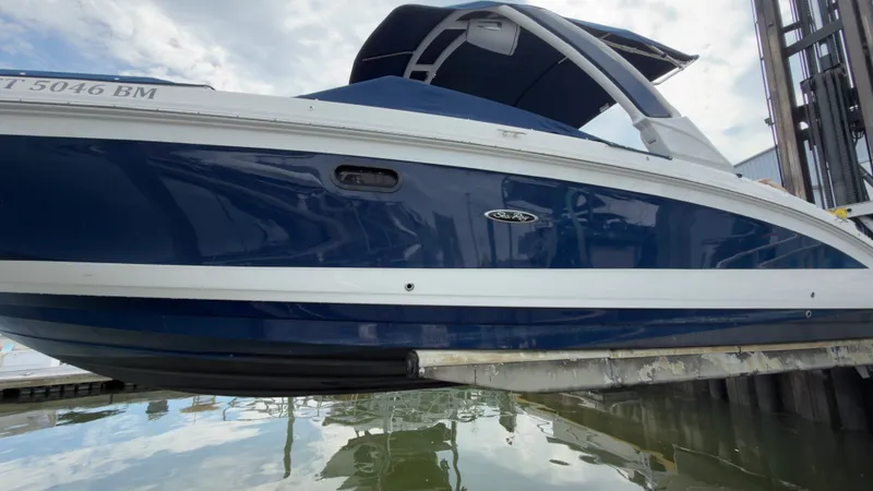 Slide: The Image of Sea Ray 290 SDX OUTBOARD 2022 - 17