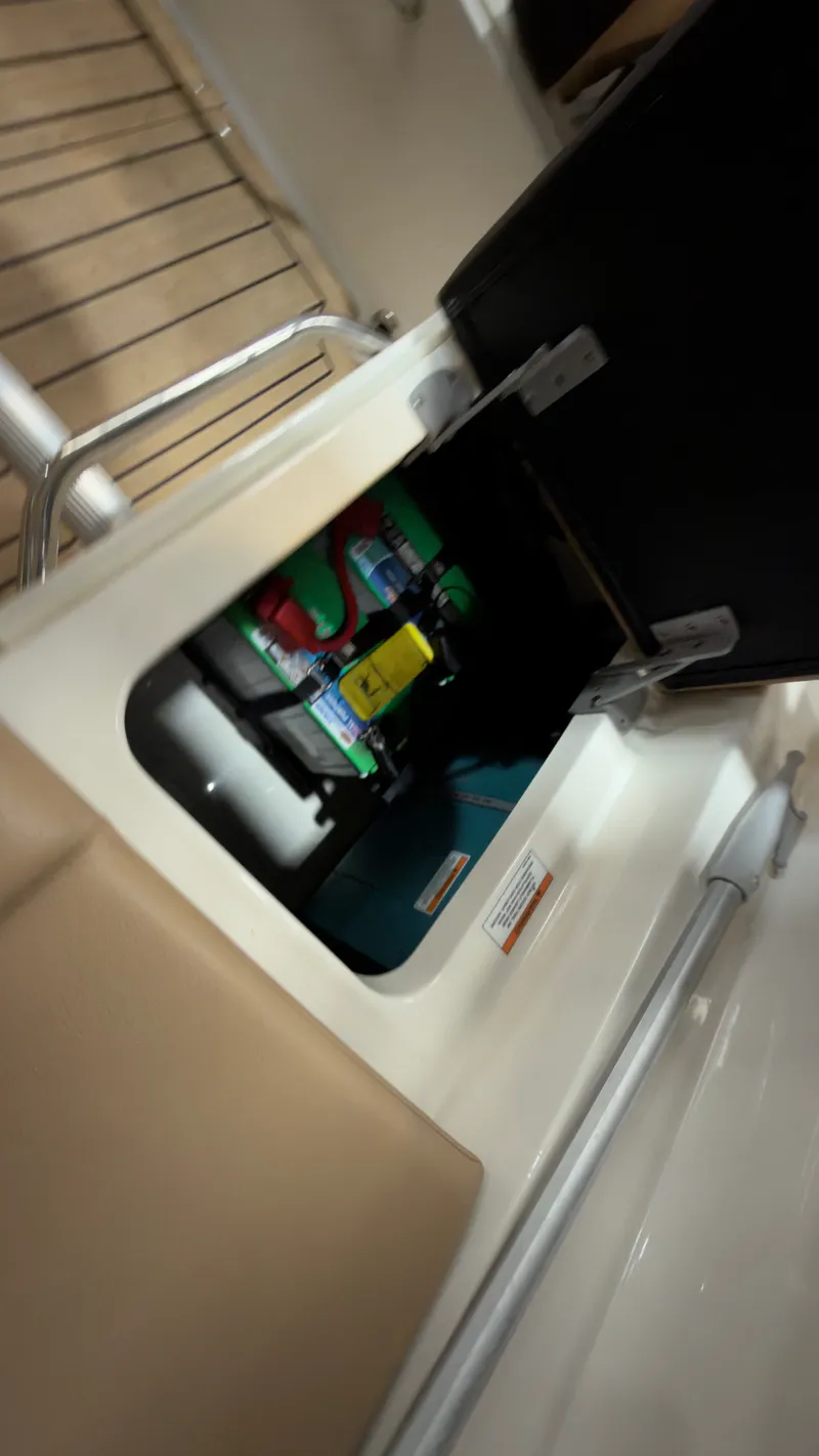 Slide: The Image of Sea Ray 290 SDX OUTBOARD 2022 - 21