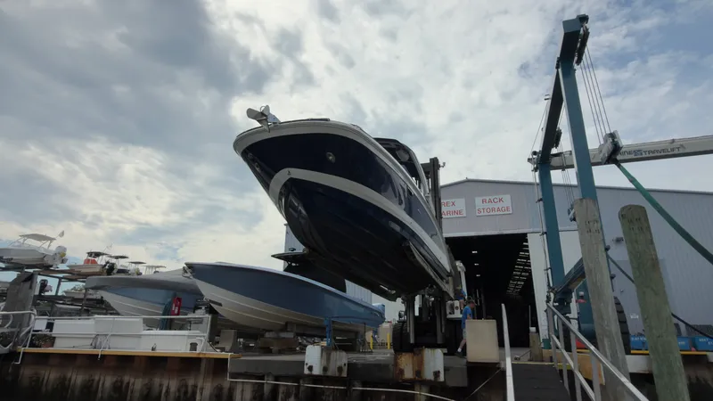 Slide: The Image of Sea Ray 290 SDX OUTBOARD 2022 - 16