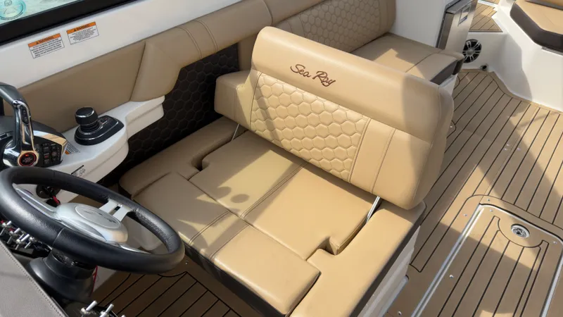Slide: The Image of Sea Ray 290 SDX OUTBOARD 2022 - 36