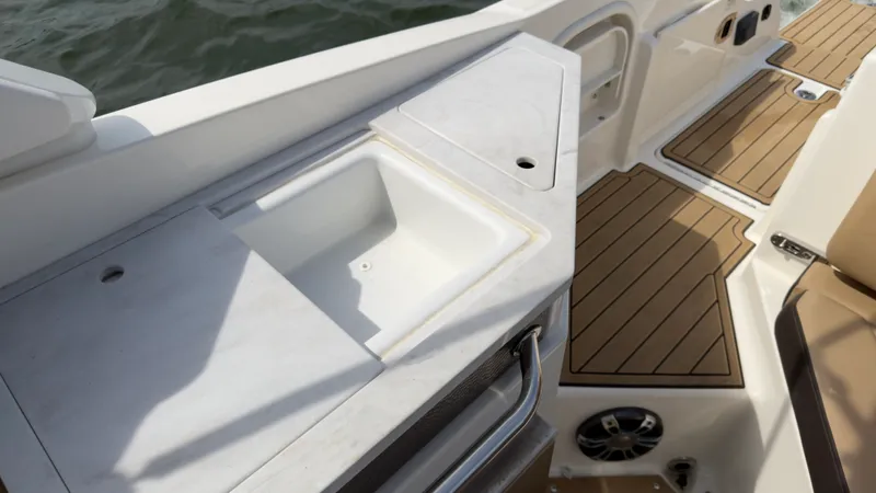 Slide: The Image of Sea Ray 290 SDX OUTBOARD 2022 - 55