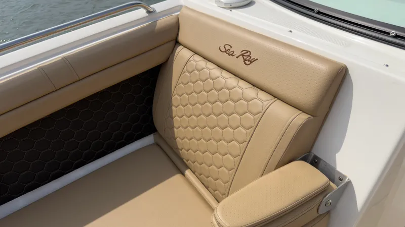 Slide: The Image of Sea Ray 290 SDX OUTBOARD 2022 - 48