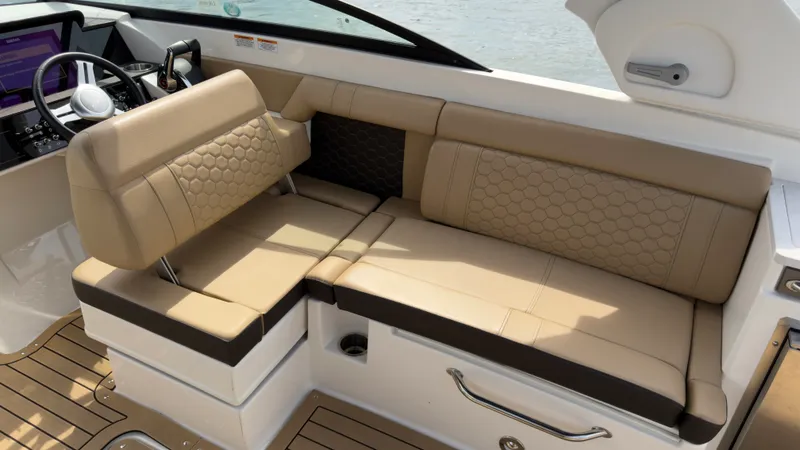 Slide: The Image of Sea Ray 290 SDX OUTBOARD 2022 - 37