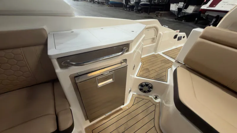 Slide: The Image of Sea Ray 290 SDX OUTBOARD 2022 - 6