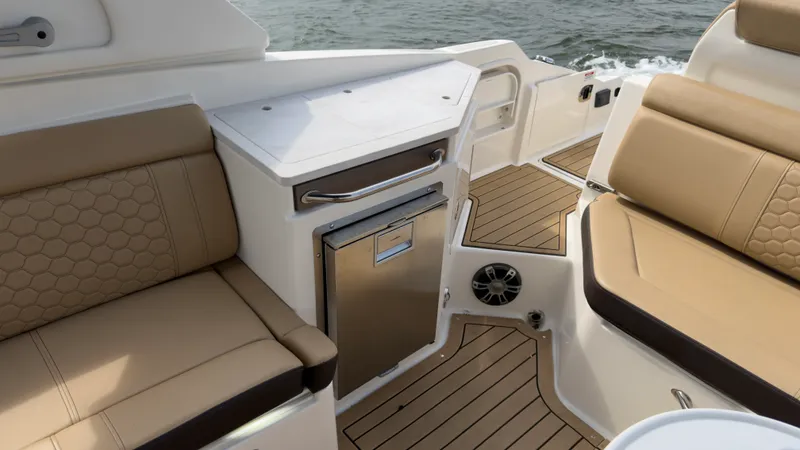 Slide: The Image of Sea Ray 290 SDX OUTBOARD 2022 - 31