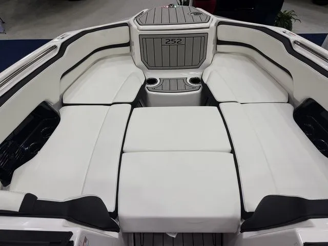 Slide: The Image of Yamaha 252SD 2026 - 24