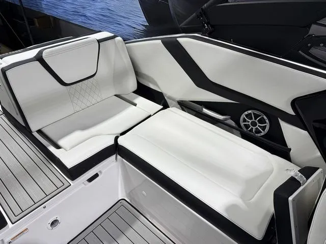 Slide: The Image of Yamaha 252SE 2026 - 11