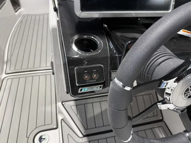 Slide: The Image of Yamaha 252SE 2026 - 27