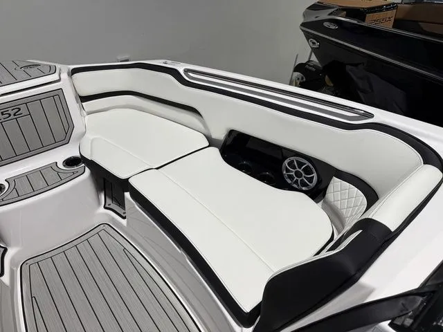 Slide: The Image of Yamaha 252SE 2026 - 34