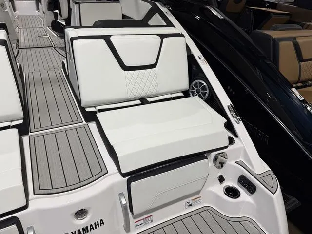 Slide: The Image of Yamaha 252SE 2026 - 6